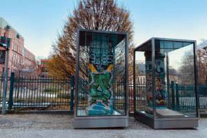 a326-berlin-wall-showcases_original