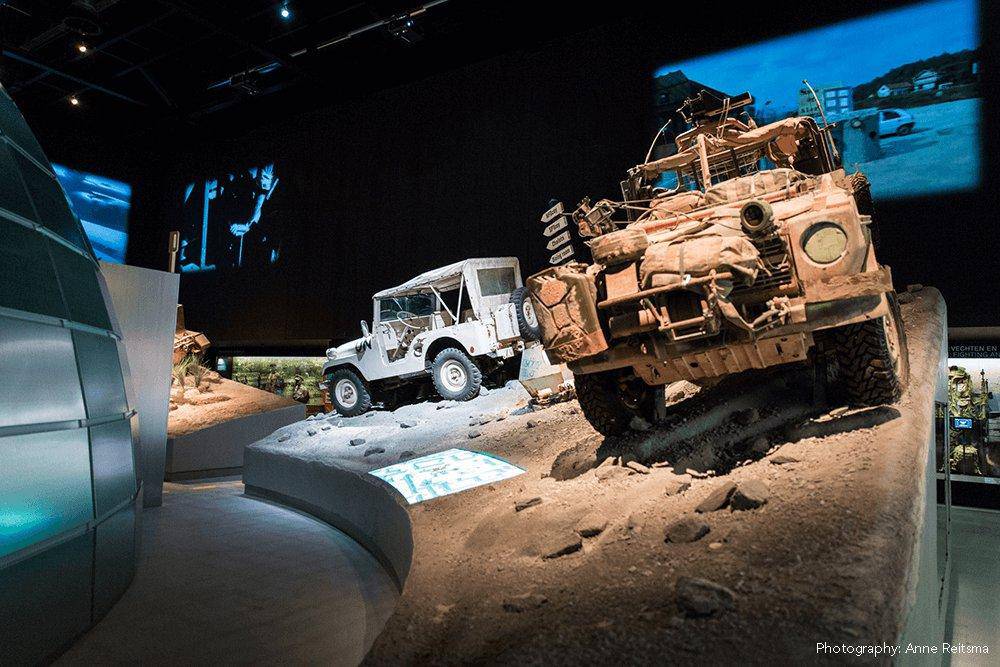 a89-foto_jeeps_in_decor_anne_reitsma_original